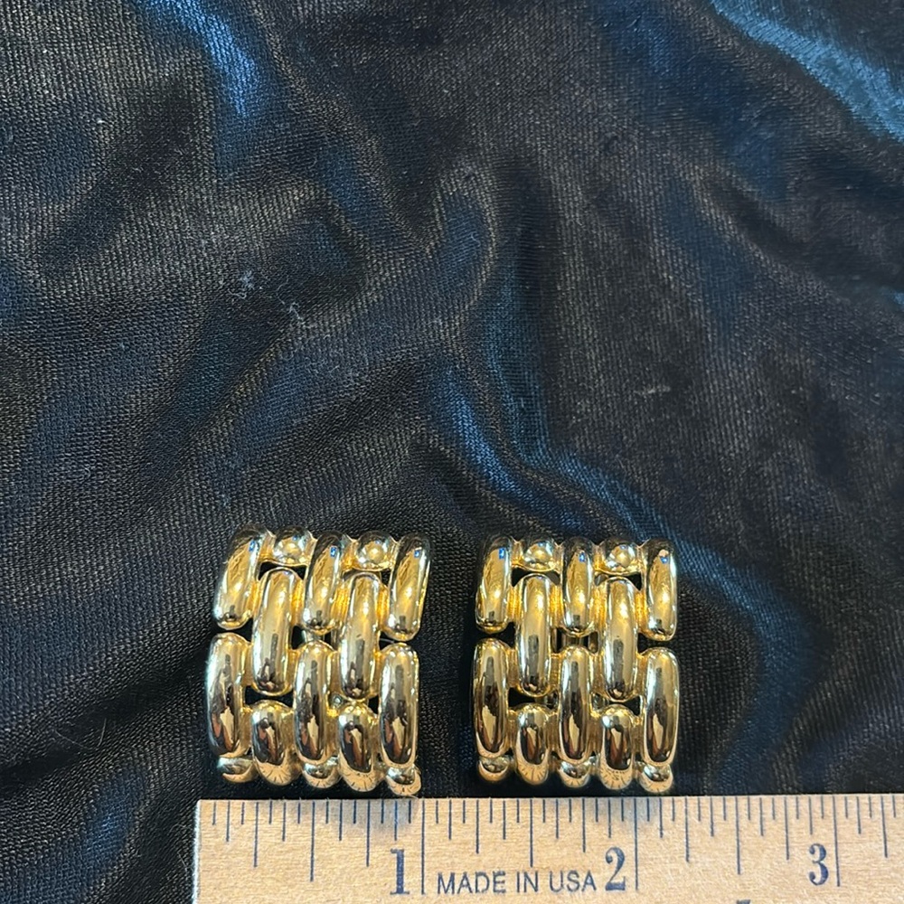 Givenchy Gold tone clip-on earrings - Picture 3 of 4